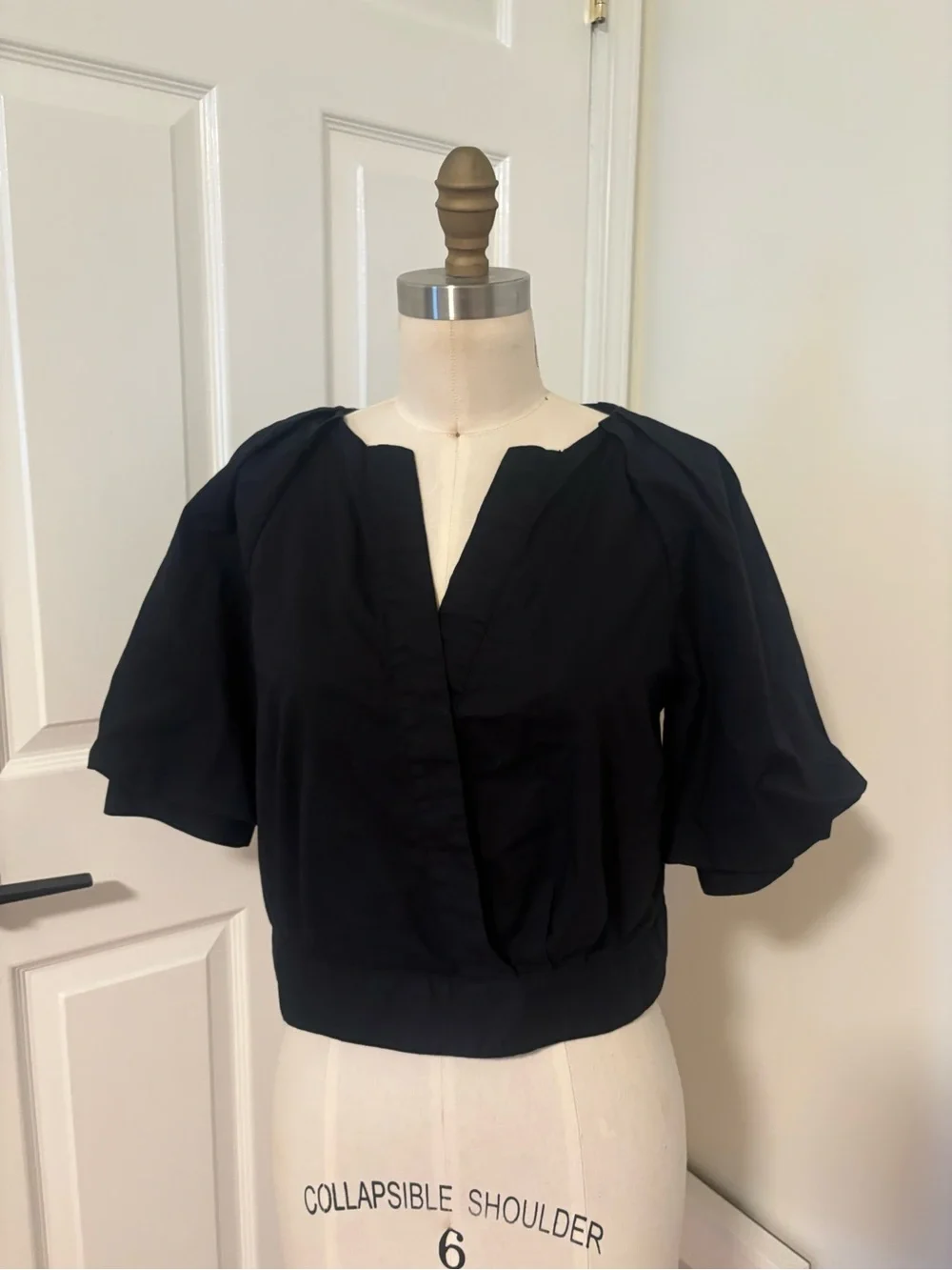 Banana Republic Black V-Neck Puff Sleeve Blouse Size M